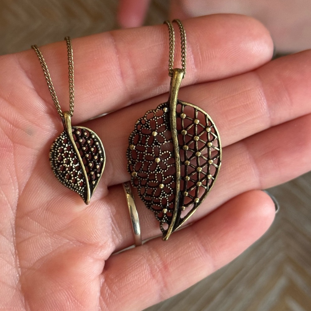Avon Leaf Pendant Necklace, Bracelet and earring set